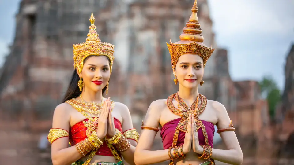 Gain insights into overcoming challenges as an international intern. Discover essential tips for cultural immersion and professional growth in your internship.