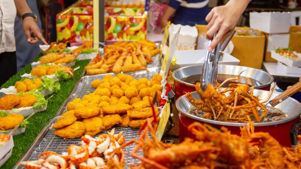 Experience Thailand's stunning landscapes, vibrant culture, hidden gems, top attractions, and mouth-watering food in your ultimate travel guide