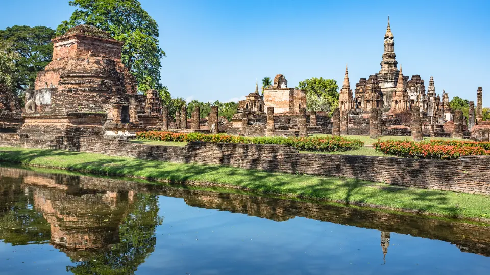 Experience Thailand's stunning landscapes, vibrant culture, hidden gems, top attractions, and mouth-watering food in your ultimate travel guide