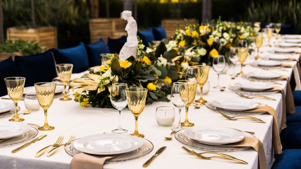 fine dining restaurant table setting