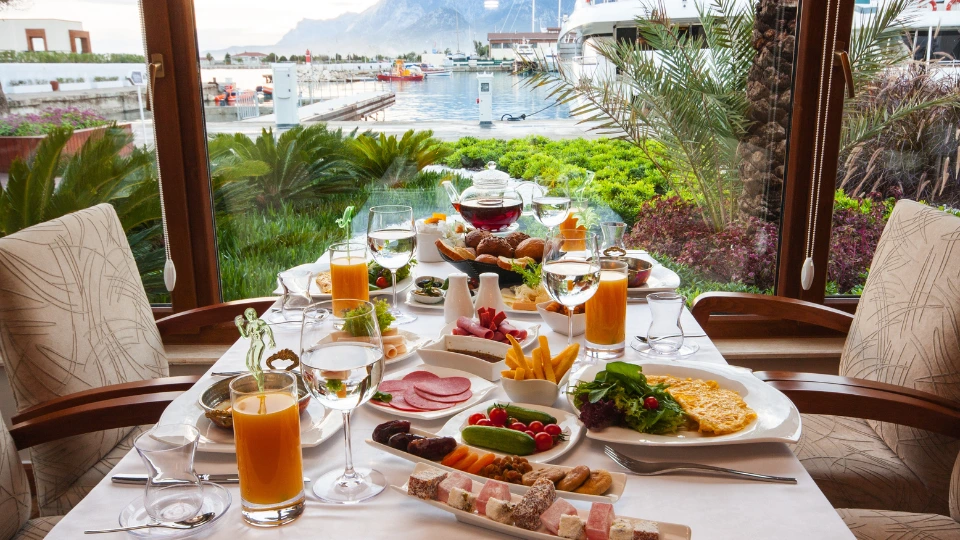 types of Food and Beverage service