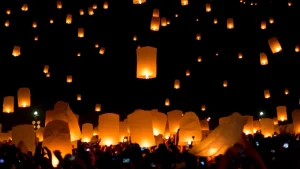 people releasing lanterns during Yi Peng festival night